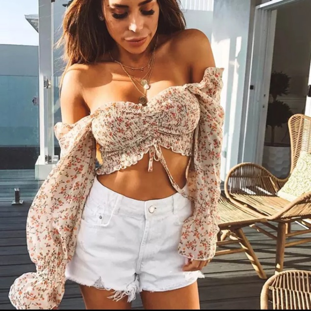 🌸 NEW Floral Off The Shoulder Crop Top 🌸